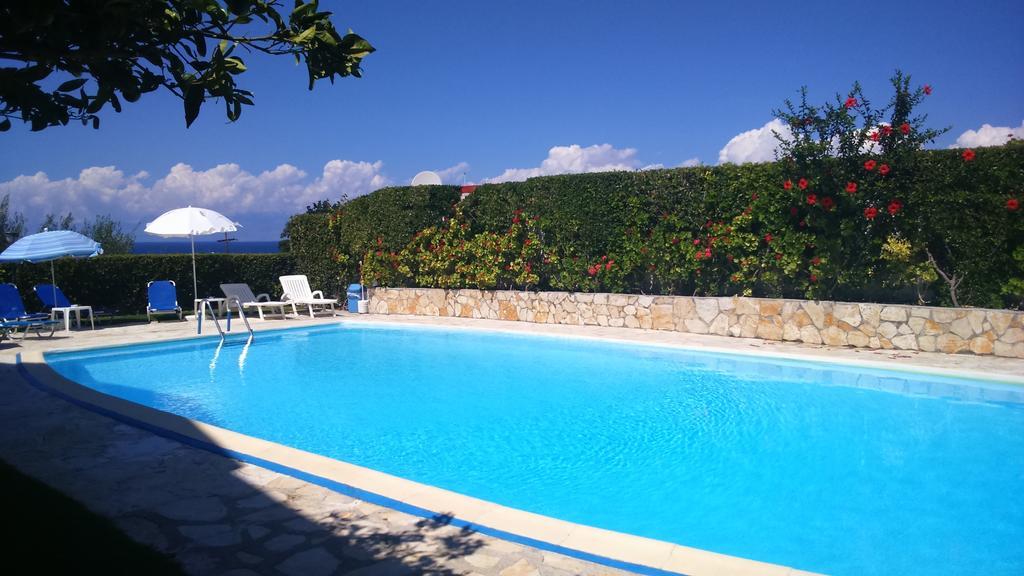 Irene Apartments Acharavi  Oda fotoğraf